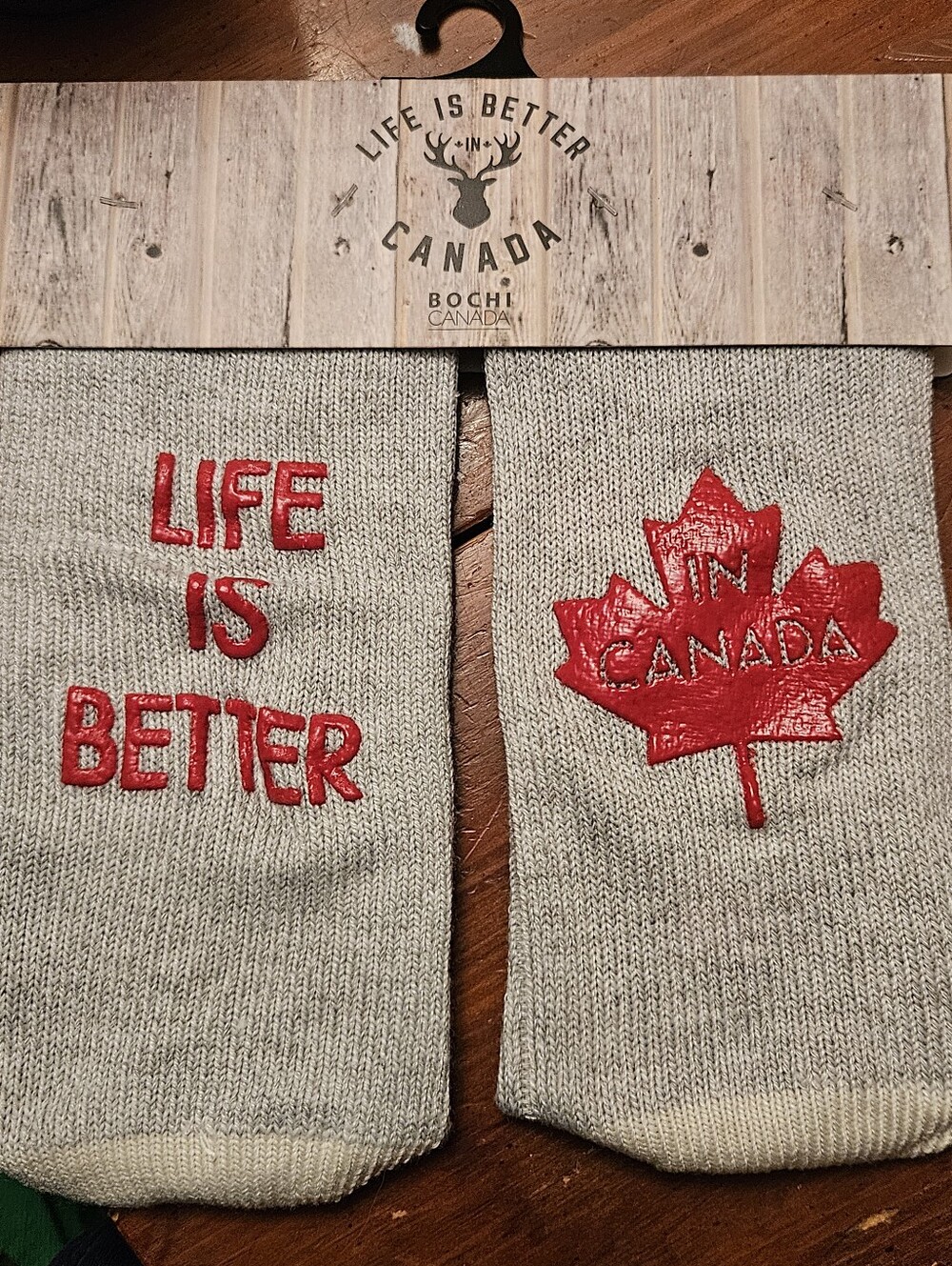 Nwt Men’s Light Gray Crewneck Socks with Red Canada Maple Design